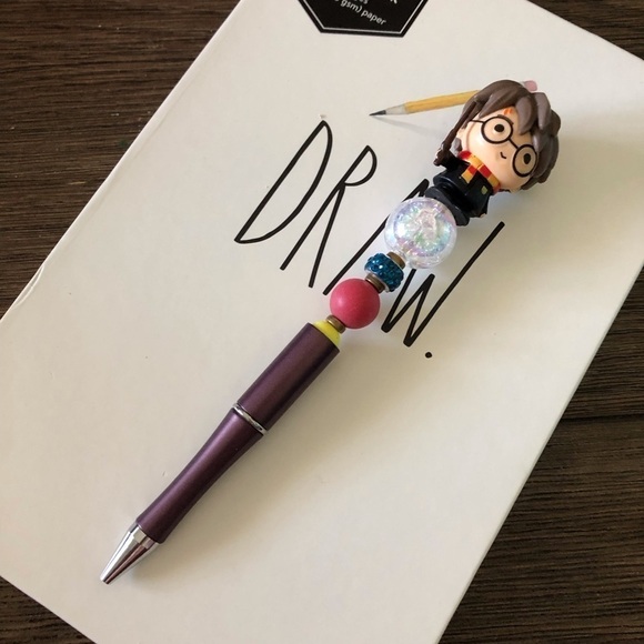 Harry Potter: Harry Potter with wand handmade beaded pen - Picture 2 of 3